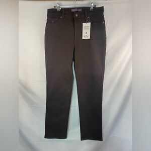 Amanda slimming brown denim, new with tags. By Gloria Vanderbilt